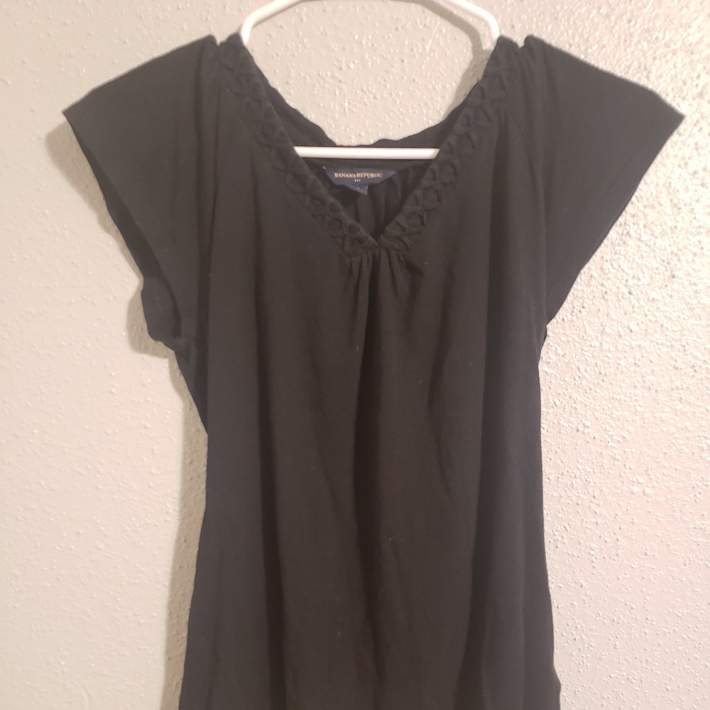 Banana Republic brand v-neck t-shirt